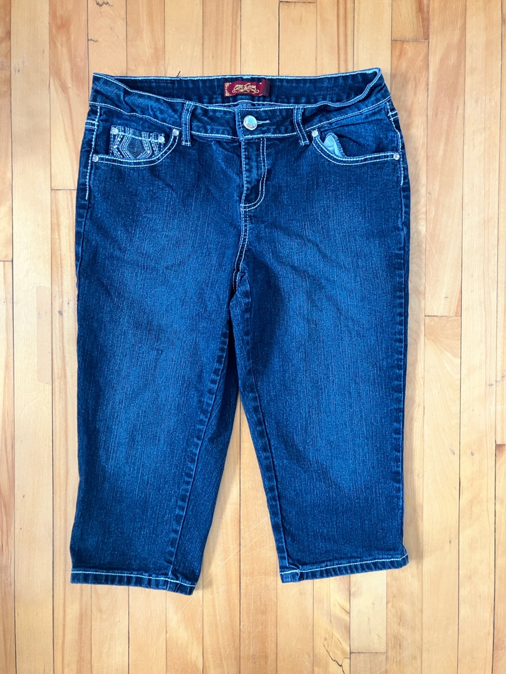 Women’s Dark Blue Denim Capri Jeans
